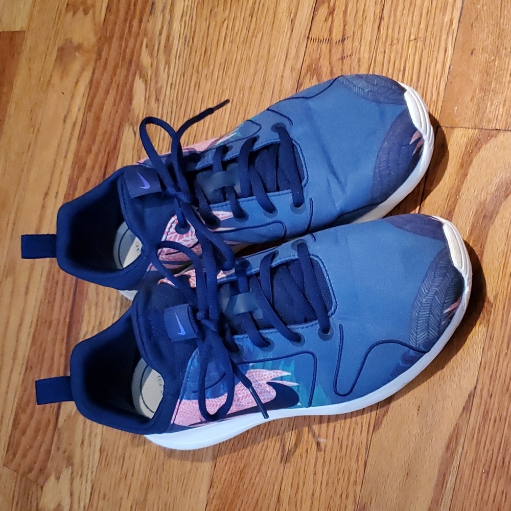 Women's Nike sneakers